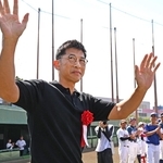 開会式でサプライズで登場した元阪神タイガース監督の矢野燿大さん＝神戸市須磨区、Ｇ７スタジアム（撮影・斎藤雅志）