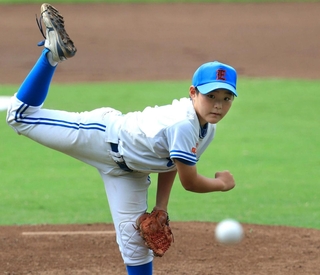 準決勝で好投した成徳の井出橙希投手＝ほっともっとフィールド神戸（撮影・丸山桃奈）
