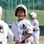 ５回、ランニング本塁打を放った赤穂の片岡映人選手＝三木山総合公園野球場（撮影・中村有沙）