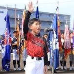 開会式で選手宣誓する篠山少年野球団の畑翔和主将＝神戸市須磨区、Ｇ７スタジアム神戸（撮影・吉田敦史）