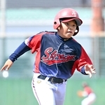 ４回、ランニング本塁打を放った東播ナインストリームの福本陽海芽選手＝Ｇ７スタジアム神戸（撮影・斎藤雅志）
