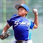 先発で力投する宍粟の永富丞選手＝Ｇ７スタジアム神戸（撮影・丸山桃奈）