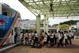 岩屋－明石航路は今なお通勤・通学の重要な足＝岩屋港 