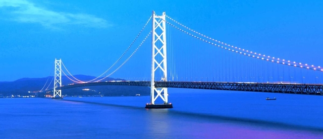 明石海峡大橋＝神戸市垂水区（撮影・中西大二）