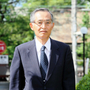判決公判で神戸地裁に入る垣内剛被告＝２７日午前、神戸市中央区（撮影・神子素慎一）
