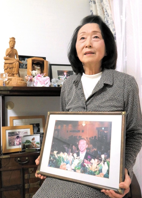 「年を重ねるとともに、悲しみは膨らんでいった」と話す菅尾美鈴さん＝神戸市灘区