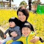 脱線事故で重体となった浅野千通子さん。今は講演家として活動する（本人提供）