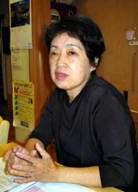 活動の課題について話す桑山信子代表