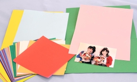 【材料】色画用紙、折り紙、写真【道具】はさみ、のり、油性ペン、鉛筆