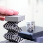 高い技術力をを生かした金属のオブジェ＝明石市大久保町江井島