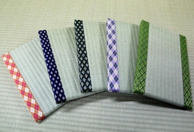 置物の台などに使う小型の畳なども作っている