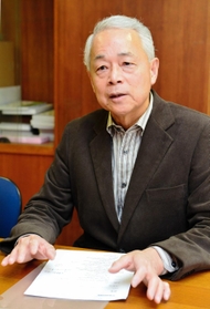「脅しに屈して本を撤去したことはない。その代わりに警備はしっかりしている」と話す工藤恭孝社長＝東京都新宿区三栄町、ジュンク堂書店本部（撮影・村中拓久）
