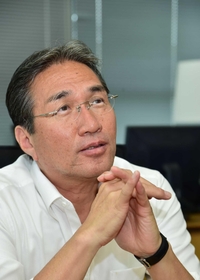 「震災からの復活は、新たに創業するようなものだった」と語る道満雅彦さん＝神戸市中央区港島南町３（撮影・宮路博志）