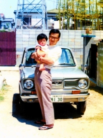 若き日の橋本博之さん。信金マンとしてファンを増やした一方、休日は家族との時間を大切にした＝１９７３年、尼崎・武庫之荘