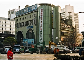 震災で倒壊した当時の阪急三宮駅（１９９５年１月１９日）