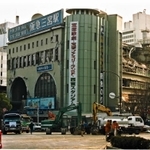 震災で倒壊した当時の阪急三宮駅（１９９５年１月１９日）