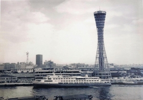 「百字練習帳」の表紙に使われた写真（関西ノート提供）