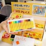 描き比べると、クレヨンとは確かに違う。１６色７７０円など＝大阪市中央区