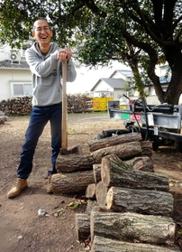 「エネルギーを自分でつくるのは楽しいですよ」と語る岡本篤さん＝加古川市加古川町大野
