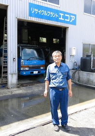 有機性廃棄物から油を取り出すリサイクル事業を進める土本正男さん＝加東市吉馬、フジイ
