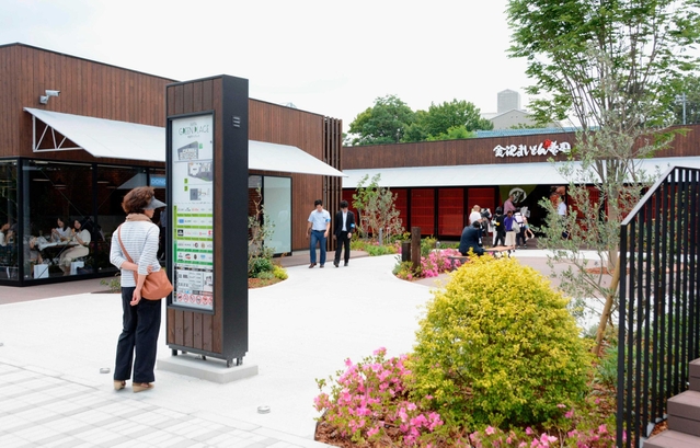 ＪＲ西日本が開業する「吹田グリーンプレイス」＝６日午後、大阪府吹田市