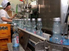 ひょうご経済 地域発 夏の定番 ラムネの製造ピーク 高砂の商店