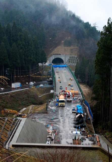 整備が進む浜坂道路の一部＝新温泉町久谷
