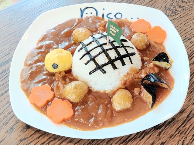 ご飯をカメの形に盛り付けた「広谷のかめ池カレー」（税込み８８０円、稲美町商工会提供）