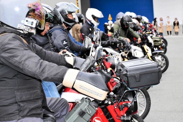 大久保製作所の商品を付けたバイカーたちの姿も見られたヤママルトバイクミーティング＝宍粟市山崎町野