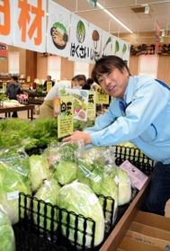 阪神間の農業のＰＲ拠点を取り仕切る河野博之さん＝伊丹市北本町、スマイル阪神