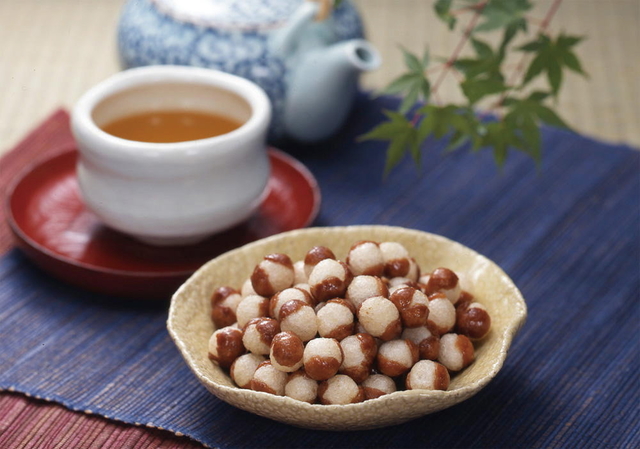 ロングセラーの鶯ボール