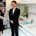 事業について学生に説明する中山勇人社長（右）