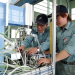 エンジニアリング事業部組み立て風景