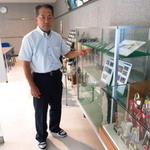 自社製品について説明する藤井啓社長