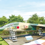 自衛隊の航空機を展示する翼の広場
