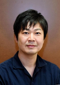 大和出版印刷企画室課長の川崎和也さん＝神戸市東灘区向洋町東２、大和出版印刷本社