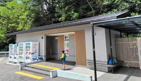 新設された芦有ドライブウェイ・芦屋ゲートのトイレ。特に女性トイレは見違えるようにきれいに＝芦屋市（筆者撮影）
