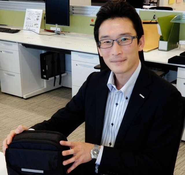 オフィス防災の商品開発に携わるコクヨの浅村勇一主任＝大阪市北区大深町、グランフロント大阪