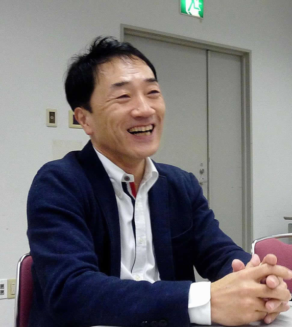 インタビューに応じる楽天の野原彰人執行役員＝大阪国際会議場