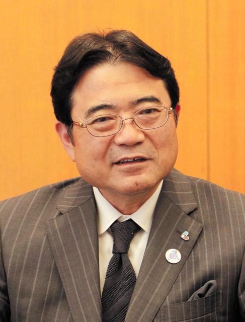 規制緩和が決まった神戸空港の運用について話す関西エアポートの山谷佳之社長＝関西空港