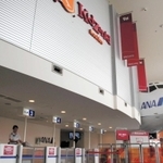 迫力抜群の飛行機がお出迎え＝キッザニア甲子園