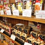 品ぞろえが豊富なレトルト、缶詰製品