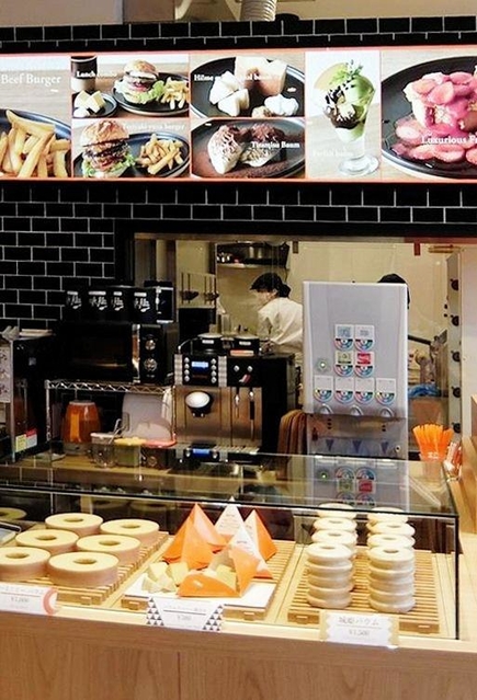 昨年12月にオープンした「ハイミーカフェ」＝姫路市駅前町（まねき食品提供）