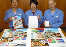美しい印刷を実現するインクジェット用紙。ポスターなどにも使われる＝高砂市高砂町栄町、三菱製紙高砂工場