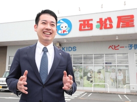 「便利に、気軽に買い物できる店づくりを追求している」と話す大村浩一社長＝姫路市花田町上原田（撮影・辰巳直之）