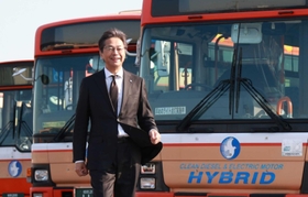 バスを軸に事業の幅を広げる。「同業から『何でもやる会社』と思われているかも」と笑う神姫バスの長尾真社長＝姫路市阿保