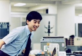 入社２年目ごろの荒木直也氏。ハードワークの日々だった（エイチ・ツー・オーリテイリング提供）