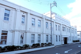 川西機械製作所の本社屋だった建物はデンソーテンの本社屋として現存する＝神戸市兵庫区御所通１