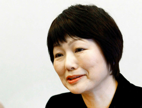 インタビューに答える早稲田大の佐々木ひとみキャリアセンター長