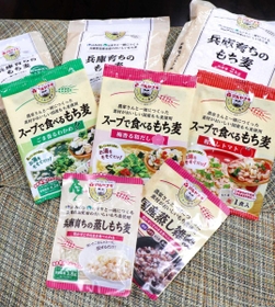加東市などで製造したもち麦の商品＝神戸市東灘区御影塚町４